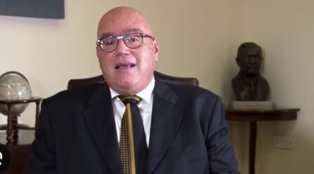 EDWARD DEBONO JAQLA KWERELA MAL-PULIZIJA