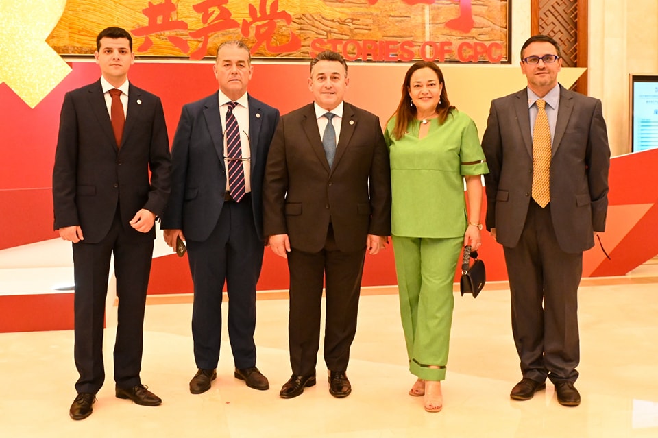 BERNARD GRECH U L-ĠIMGĦATEJN LI QATTA’ MSIEFER B’BEPPE FENECH ADAMI MKAĦĦAL MIEGĦU