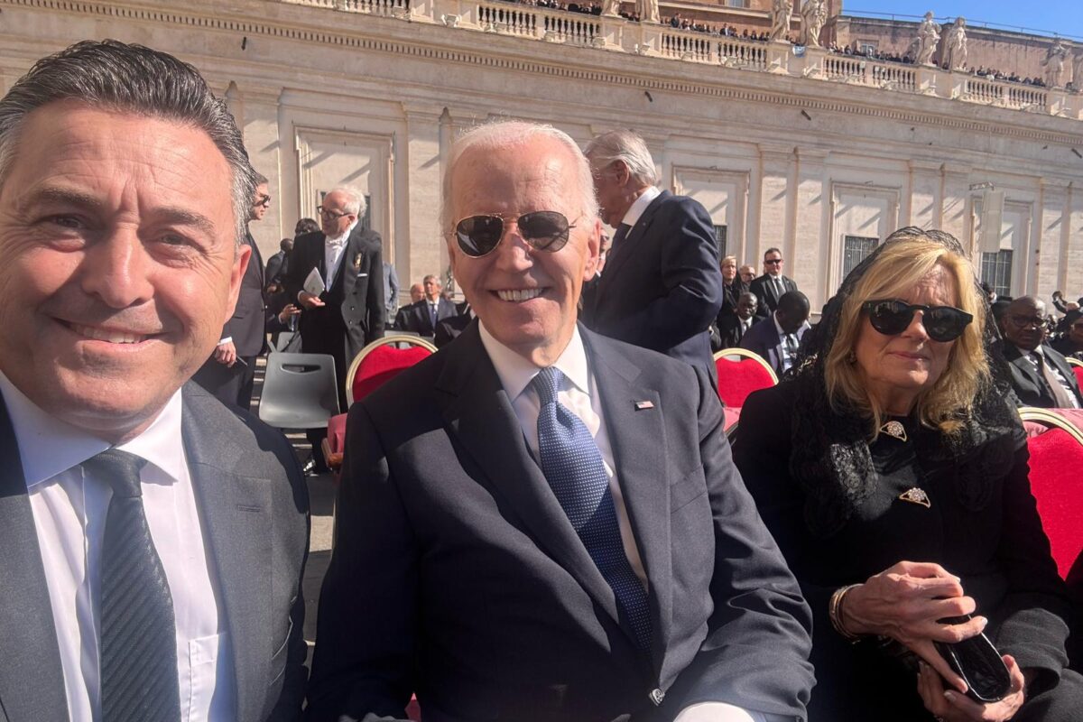 BERNARD GRECH U S-‘SELFIE’ OXXEN MA’ JOE BIDEN WAQT IL-FUNERAL TA’ PAPA FRANĠISKU