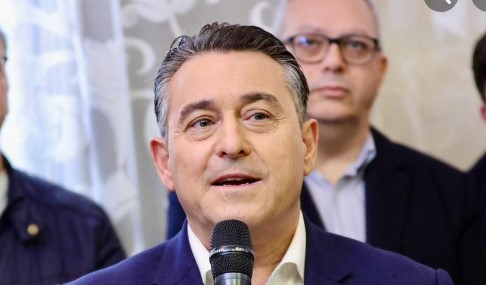BIL-FILMAT: GRECH KONVENJENTI U JINSA TIEGĦU U JAKKUŻA ‘MALTIN’ LI ‘JISTĦU’ JGĦIDU LI HUMA MALTIN