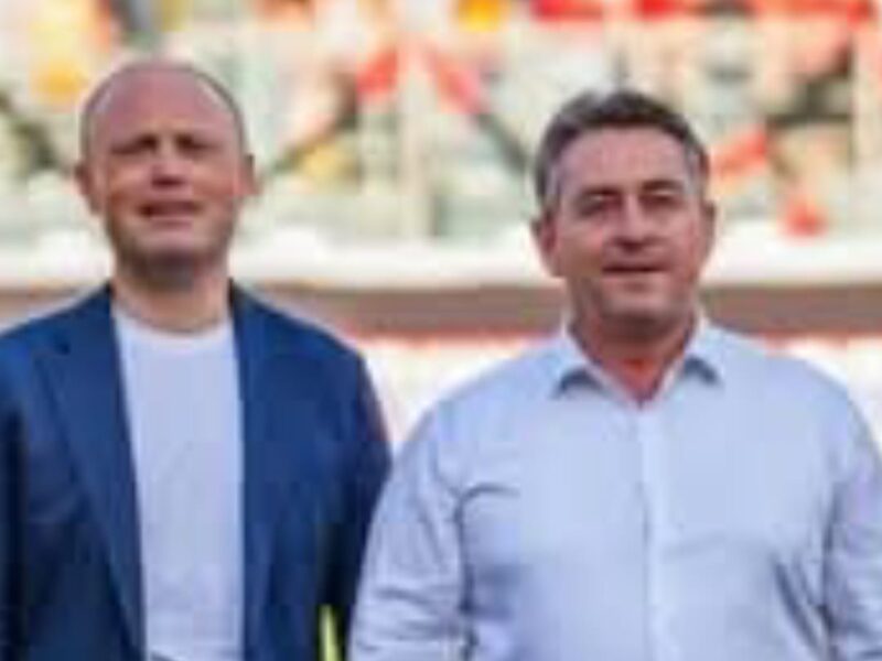 BERNARD GRECH TAĦT ATTAKK MINN ‘REPUBBLIKA’ U ‘OCCUPY JUSTICE’ GĦAX DEHER SPALLA MA’ SPALLA MA’ JOSEPH MUSCAT