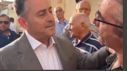 BIL-FILMAT: EDWIN MICALLEF JITKELLEM DWAR GĦALFEJN IKKONFRONTA LIL BERNARD GRECH F’ĦAL-GĦARGĦUR