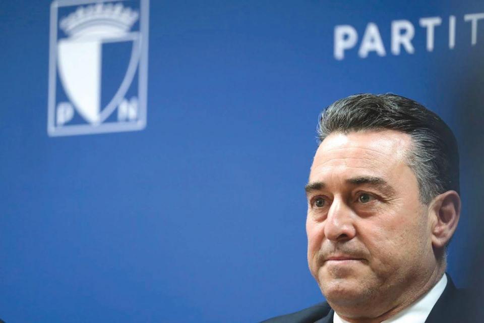 BERNARD GRECH F’LAQGĦA MAS-SINDKI U L-KUNSILLIERA GĦAWDXIN WARA L-PRESSJONI TAGĦHOM DWAR ALEX BORG