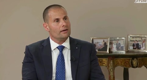 IL-PM ROBERT ABELA FUQ XTRA, ‘MHUX SE NAĊĊETTA T-THEDDID TA’ ROBERT AQUILINA LEJN IL-KUMMISSARJU’