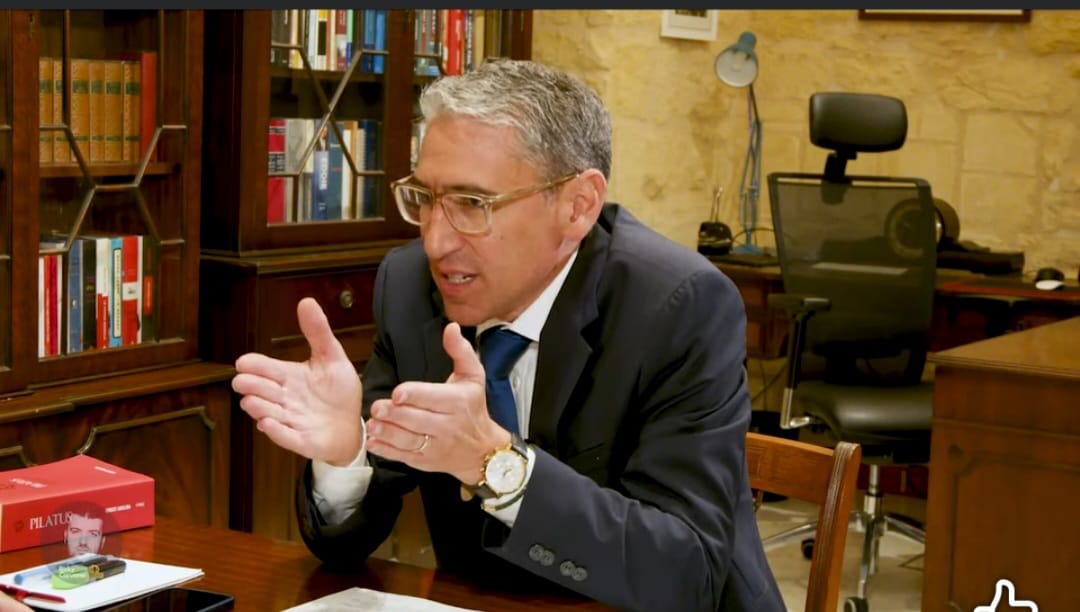 BIL-FILMAT: ROBERT AQUILINA JGĦID LI ‘JIDDISKUTI LILL-KUMMISSARJU TAL-PULIZIJA MAL-AMBAXXATURI BARRANIN’