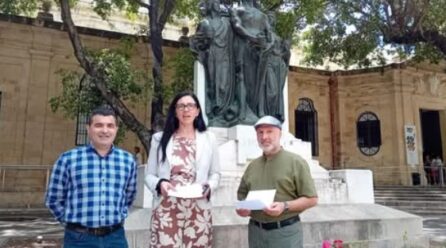 SANDRA GAUCI TIRĊIEVI BARAXX TA’ KRITIKA U OPPOŻIŻŻJONI FUQ LI QALET DWAR IL-MONUMENT TAL-ASSEDJU