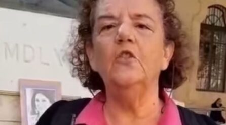 BIL-FILMAT: TA’ ‘OCCUPY’ U ‘REPUBBLIKA’ JARMU L-PLACARDS TA’ NEVILLE GAFA, U JERĠGĦU JIKKAPPARRAW IL-MONUMENT U JIDDIKJARAW ‘IL-PROTESTA TAGĦHNA JI PROTETTA BIL-LIĠI”