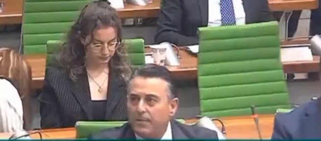 BIL-FILMAT: BERNARD GRECH JINQABAD MA JAFX L-AĠENDA TAL-PARLAMENT, ‘DAQSHEKK PARLAMENT?’