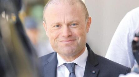 L-EKS PM JOSEPH MUSCAT F’DIBATTITU MA’ ROBERT AQUILINA