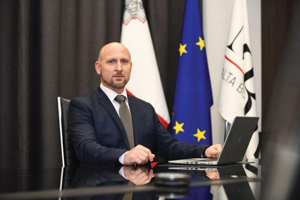 MAĠISTRAT BL-INGWANTI TAL-QOTTON GĦAL ROBERT AQUILINA, JIRRIFJUTA MANDAT TA’ ARREST GĦAL ROBERT AQUILINA