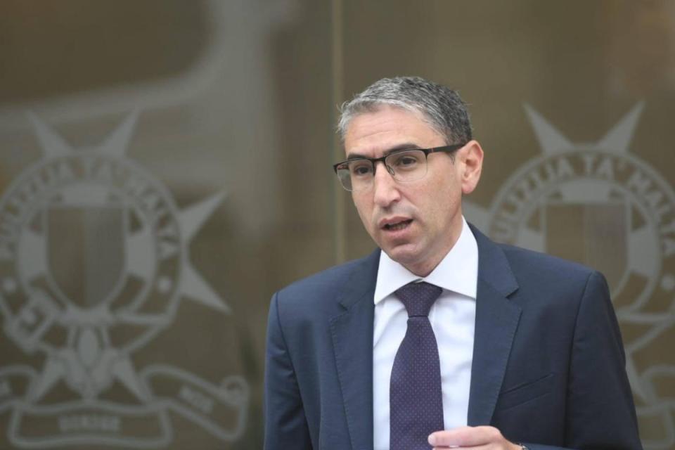 ROBERT AQUILINA JIRRIŻENJA MINN REPUBBLIKA, JITKAŻA GĦAL LEAKS FL-INVESTIGAZZJONI DWARU