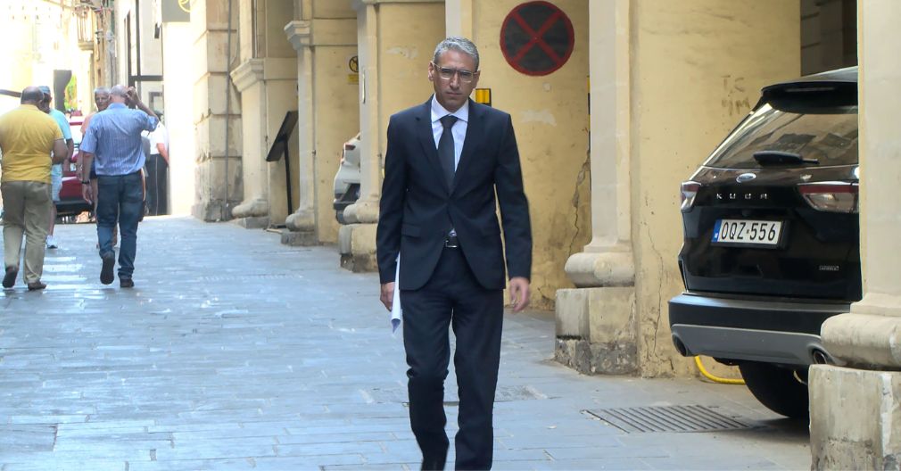 TKELLEM L-ORAKLU, FLOK MA RRINGRAZZJA L-ALLA LI FRANCINE MARRET IL-ĦABS U HU LE!