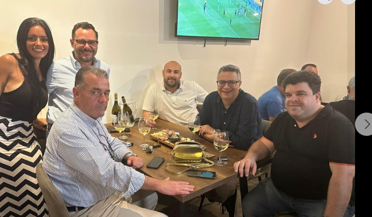 ADRIAN DELIA JKOMPLI JPAXXI LILL-ESTREMISTI.  JIPPOŻA MA’ BEPPE U JAWGURA LIL GONZI!