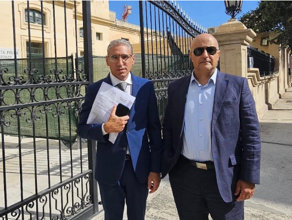 AGIUS CABOURDIN MA TRIDX LIL ROBERT AQUILINA U LIL JASON AZZOPARDI MAS-SAQAJN. ‘HUMA LIABILITIES’