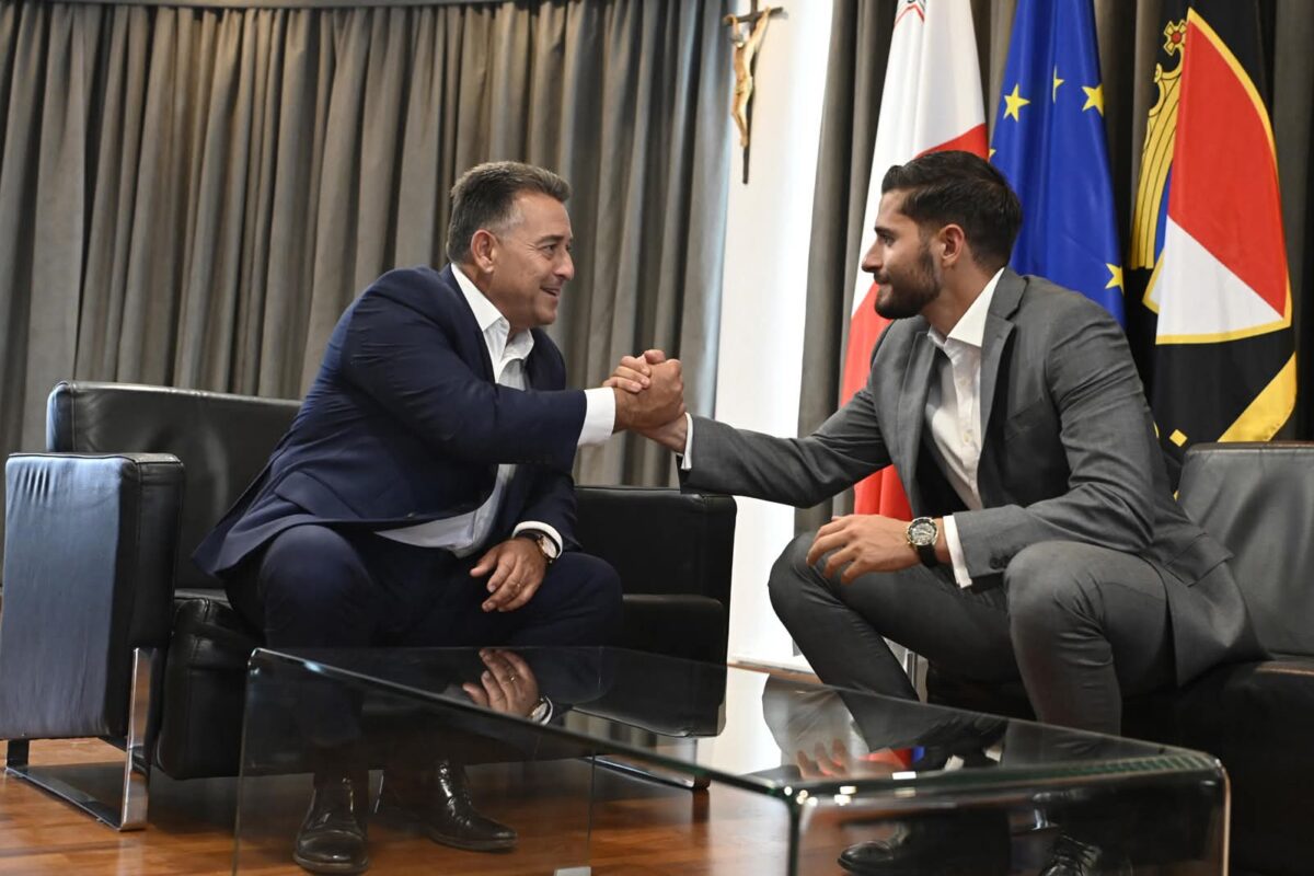 PRESSJONI FUQ BERNARD GRECH DWAR IL-FINANŻI TAL-PN. IT-TIM TA’ ALEX BORG JITLOB GĦALL-FILES KOLLHA